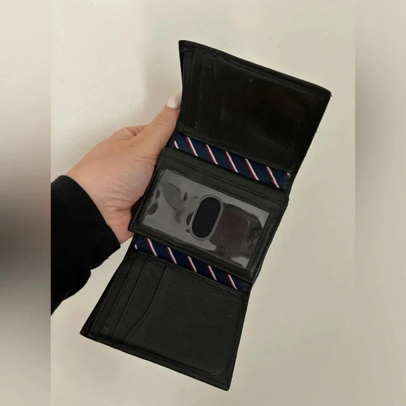 Vintage Genuine Leather Tommy Hilfiger Wallet - Picture 4 of 4